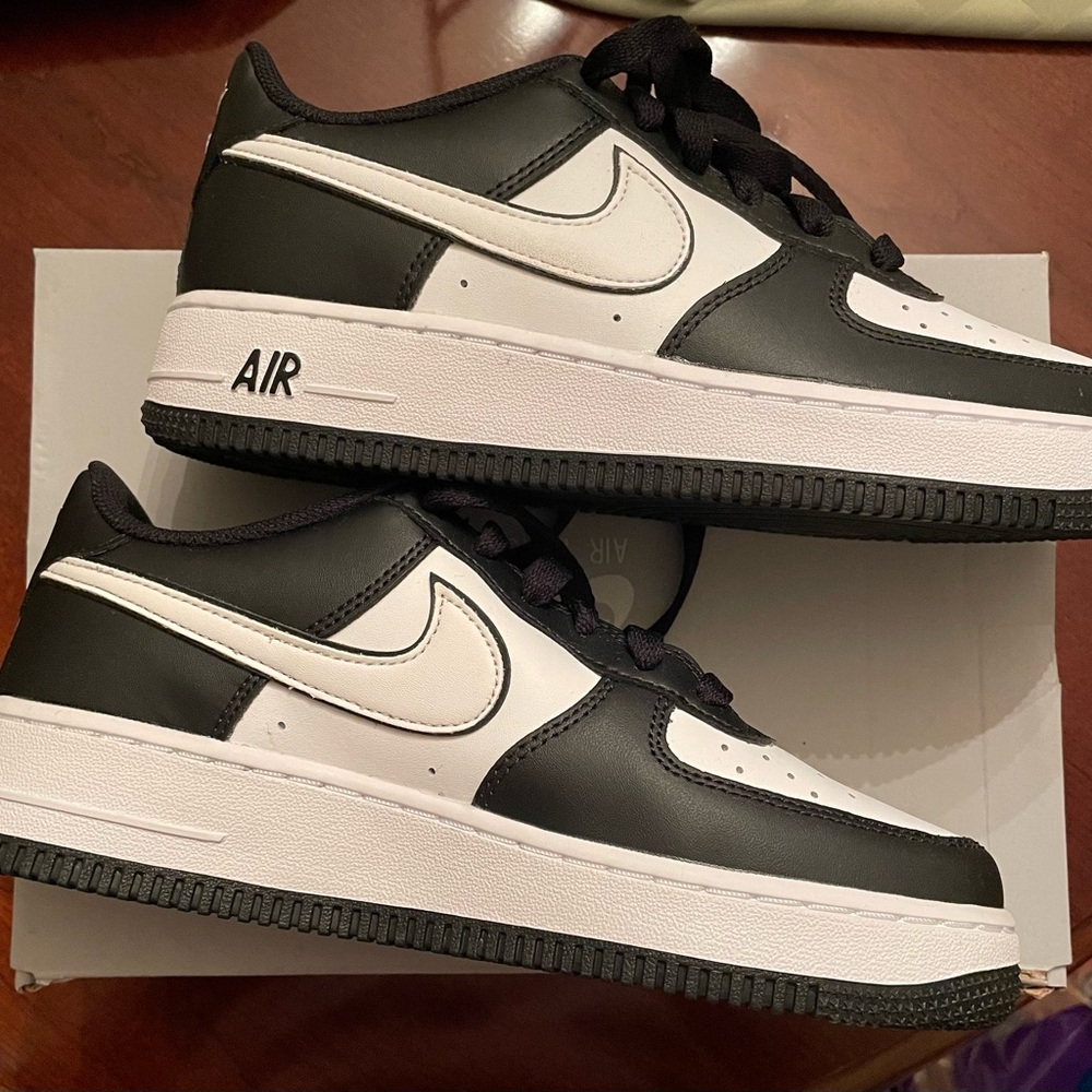 Nike Air Force 1 LV8 2 (GS) Black and White